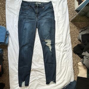 Rewash jeans size 5/ 27w cropped at the bottom mid rise